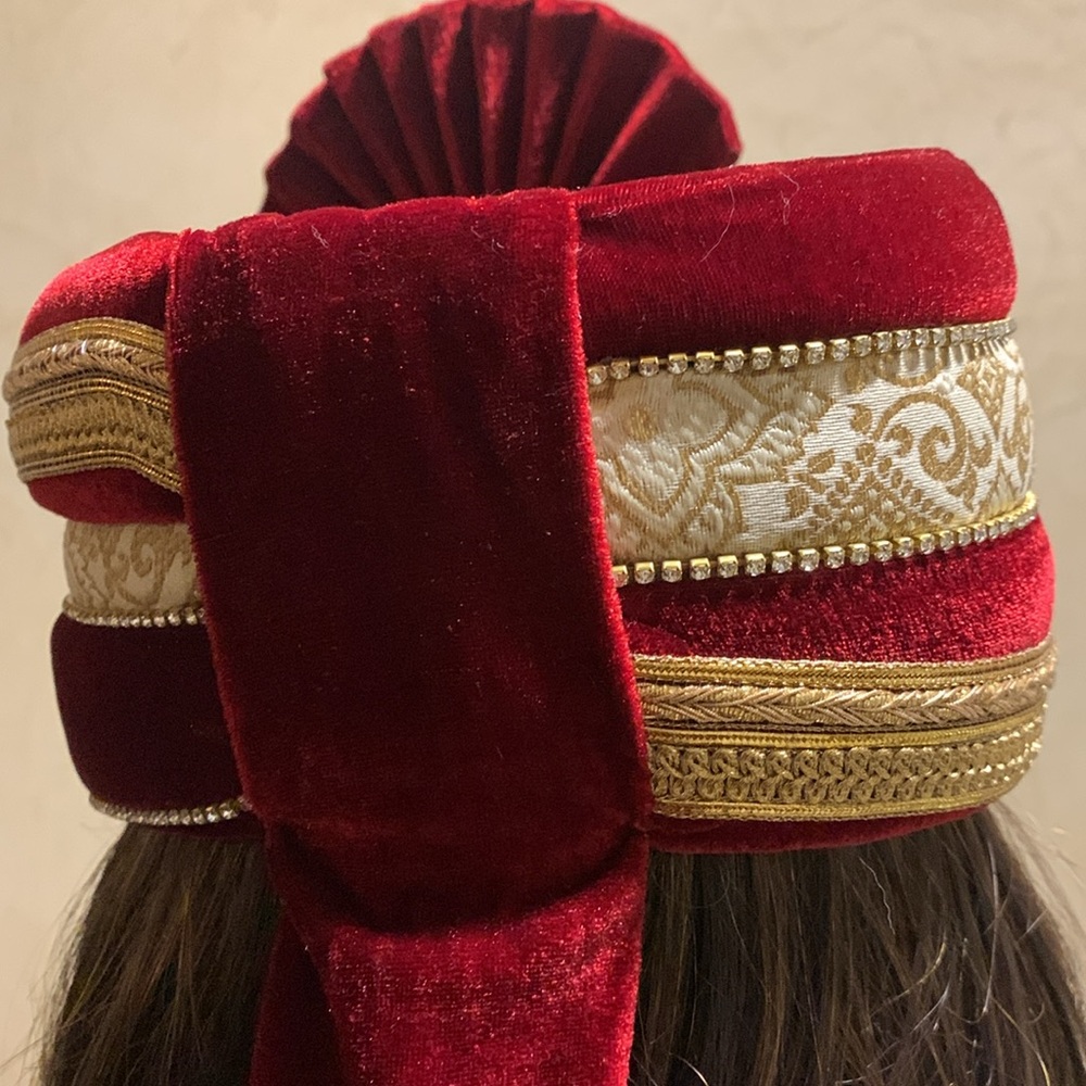 BEAUTIFUL Men’s Deep Red Velvet/ Indian groom /wedding/ turban /SAFA head piece - Picture 5 of 9